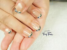タイニーツリー(Tiny Tree)/ストーンフレンチネイル