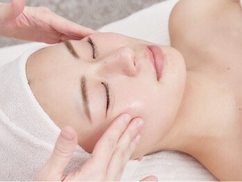 ボヌールの写真/【速攻リフトアップ/たるみ改善に◎】小顔矯正でフェイスラインをキュッと引き締め、若々しい見た目に♪