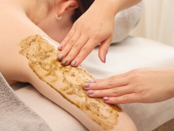 エミルカ 天王寺店(EMILUCA)/二の腕のブツブツにハーブ