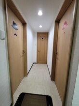 クルー ジム24(CREW GYM24)/左が男性用、右が女性用ロッカー