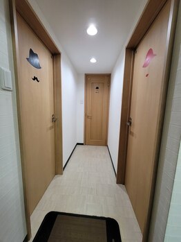 クルー ジム24(CREW GYM24)/左が男性用、右が女性用ロッカー