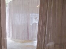 ヨソイ(yosoy)の雰囲気（メイクブース/ヘアアイロン・コテ完備）