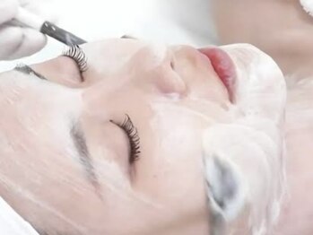 バーグトータルビューティー(bague total beauty)の写真/【本格エイジングケア】ララピール進化版ダクトピールでシミ・くすみ・毛穴ケア！内側から輝く水光肌へ♪