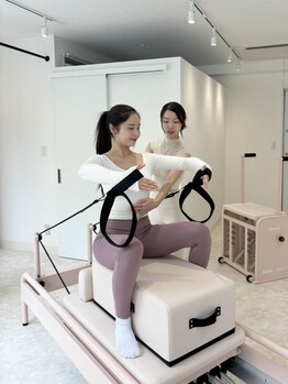 ピケピラティス 本郷三丁目店(pique pilates)の写真/ピラティスではインナーマッスルを効果的に鍛え、正しい姿勢に！背中や腰の痛みの予防にもオススメ◎