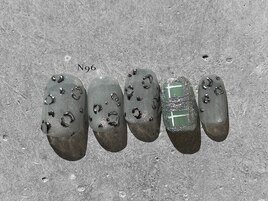 メタリックヒョウ柄ネイル