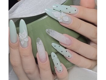 ネイルサロン マジックガール(Nail Salon MagiqueGirl)の写真/長さだしと持ち込みアートで憧れデザインを指先に。短い爪でも簡単長さだしパーツで大人可愛く◎