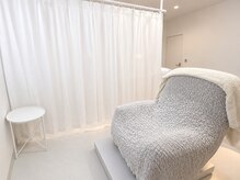 Calore【カロレ】~まつげパーマ・マツエク・眉毛~の雰囲気(半個室の落ち着いた空間で施術を受けられます♪)