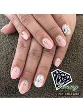 ジェミー(Gemmy)/お花ネイル