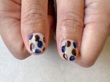 季節問わず人気の、やちむんネイル