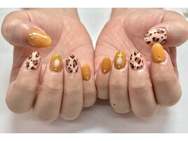 ヒョウ柄×くすみイエローネイル