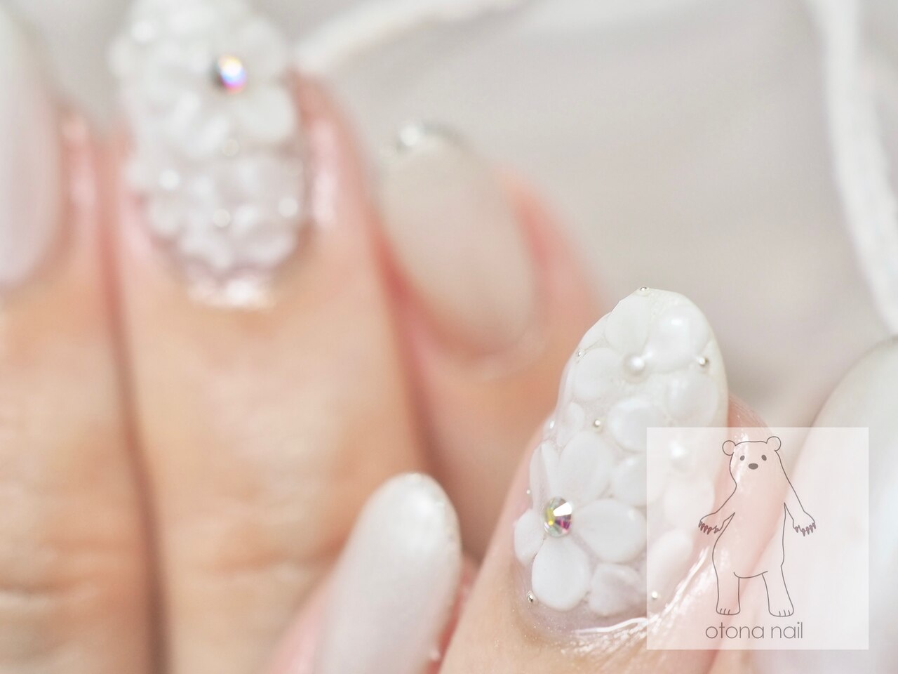 2026年冬トレンド】3Dフラワーのネイルデザイン集｜人気順