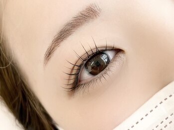 ミニョン(mignon.)の写真/根本からしっかり立ち上げ[細い・下向きまつ毛]も上向きパッチリEYEに!全材料まつ毛主成分ケラチンを配合★