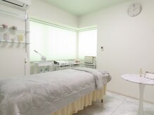 明るい清潔感のある店内♪施術後は使い捨てブラシもご用意◎