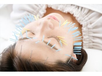 クローバー治療院の写真/贅沢な90分のご褒美！美容鍼・整体・鍼灸を同時に。顔と身体の悩みを同時にケアしリラックス♪