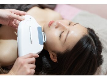 カラフル(caratful)の写真/元看護師の知識を活かした丁寧な施術*お顔を今よりワントーン明るく♪【顔脱毛¥6000→¥3800】野田阪神すぐ!