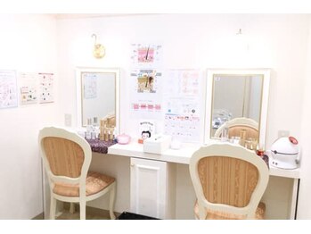 ジェイエステティック イオン米沢店/お帰り前は充実のメイクブースへ