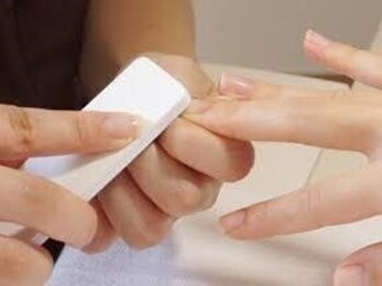ファーストネイルアンドアイラッシュ(1st NAIL&eyelash)の写真/”美爪育成”乾燥や手荒れにお悩みの方必見!こだわりケアで健康的な魅せる指先に★綺麗な仕上がりを実感!