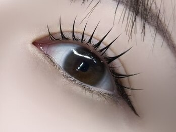 シェリエ(She'rie by Ange)の写真/【まつ毛パーマ¥4400~/パリジェンヌ¥4800~】豊富なデザインで、1人1人の理想の目元や悩みに寄り添い◎
