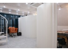 フォア(foi)の雰囲気（9階はエステ／耳つぼ 10階はよもぎ蒸し専用空間 眺めも良◎）