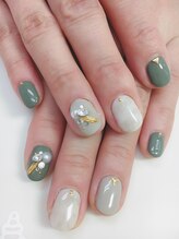 ネイルサロン ティアラリュクス 市川北口店(Tiara Luxe)/カーキカラー