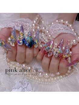 ピンクアリス 北新地店(Pink Alice)の写真/[高技術×モチ抜群]が人気の秘訣【180分(スカルプ長さだし込全材料使い放題)VIPアート10本コース★¥19500】