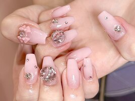 ピンクづくしガーリーネイル