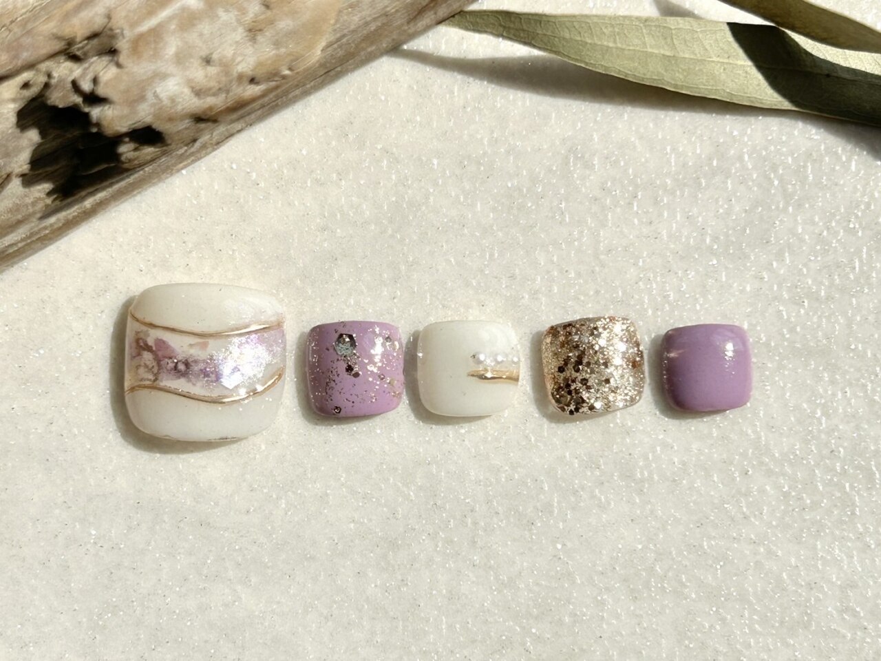 2026年冬トレンド】ミラー フットのネイルデザイン集｜人気順｜108