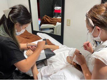 アイラ(Aila)の写真/【家事や仕事で忙しい方にもオススメ♪】ネイルとまつげの同時施術で、時短になる！仕上がりも綺麗なのが◎