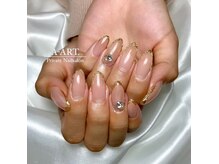 上品なネイルも！