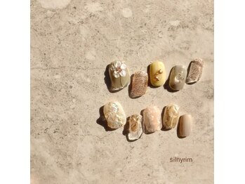 シルニー リム(Silny rim)/アシンメトリーニュアンスネイル