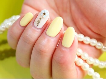 ティアラネイル 本店(Tiara Nail)の写真/ショートネイルも色味やパーツでこだわりを☆絶妙カラーも豊富にご用意◎定額デザインネイル¥4,950～