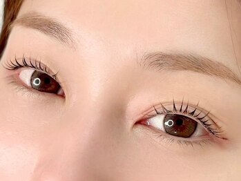 アノリー(anoliy)の写真/1日で自信の持てる目元に！眉＋まつげを整えてナチュラルで垢抜けた印象をデザイン♪メイク時短にも◎