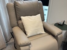 こだわりのリクライニングソファーでハンドもフットもゆったり