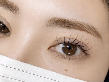 オーバー 三軒茶屋(OVER→)の写真/【お子様同伴OK】自まつげを傷めず高持続◎1万人実績のプロが創る、三茶ママのための上品まつげ&眉毛