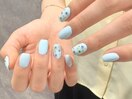 暑さに負けないポップなネイル