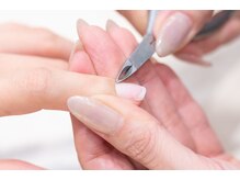 その３☆　丁寧な甘皮ケアで美爪(縦爪)に変化♪