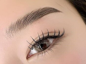 アイラッシュアンドネイルサロン クレアトゥール 松山(Createur)の写真/【LEDまつ毛エクステ】目元への刺激を最小限に抑えて持ち良く◎湿気や汗にも◎人気のパリエク&healthyも♪