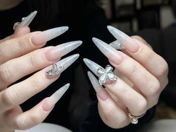 イブネイル(Eve nail)の写真/指名殺到人気ネイリストによる多彩な提案力で最旬ニュアンス～繊細な持ち込みアートまで再現♪パラジェル