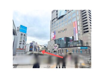 骨盤先生のカラダメンテ 八王子店/道案内★歩道橋は左奥へ進んで