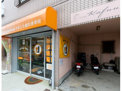 院内にてネイルサロンを営業中！こちらの入口よりお入り下さい。