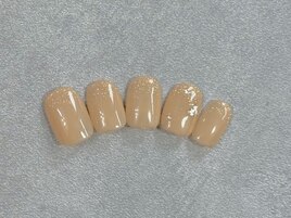 さりげなくキラキラネイル