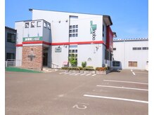 接骨院いなばの雰囲気（【外観】セブンイレブン高砂市民センター前店隣/駐車場15台完備）