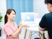 アイケアラボ AMOR麻布十番店(アイケアLaBo)の雰囲気（丁寧なカウセリングをします[眼精疲労/視力低下/マッサージ]）