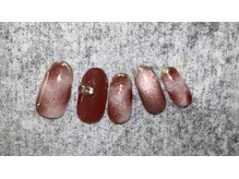 暖かみのある雰囲気でお気に入りの指先に。