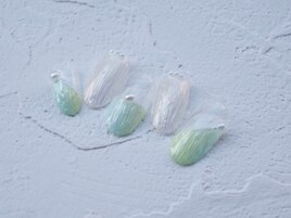 大人グリーンのシェルネイル