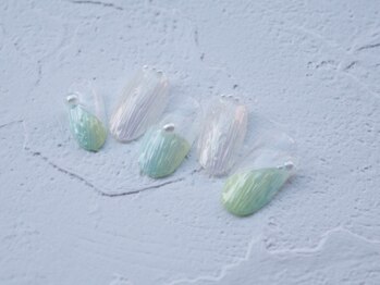 カトルナフ(quatre fois neuf)/大人グリーンのシェルネイル