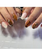 プリュネ(Prune)/ホワイト/ブラウン/落書き