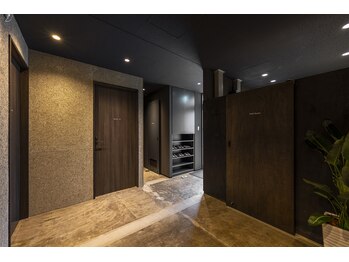 グローアップ(Glow up)/エントランス