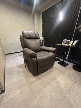 メンズ眉毛サロンラボ 銀座店/落ち着きと高級感のある空間♪