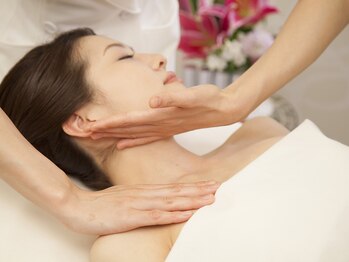 エステティック ミスパリ 千葉店/【２．肌をほぐして整える】
